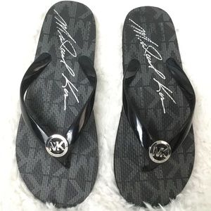 Micheal Kors black flip flop sz 7